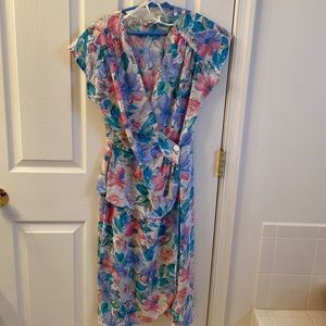 Charlee Allison for Eljay branded women’s dress in floral print. Size 7/8.